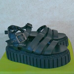 LikeNew La Moda Chunky Platform Sandals - Black/Skulls Inner Lining/Size 9